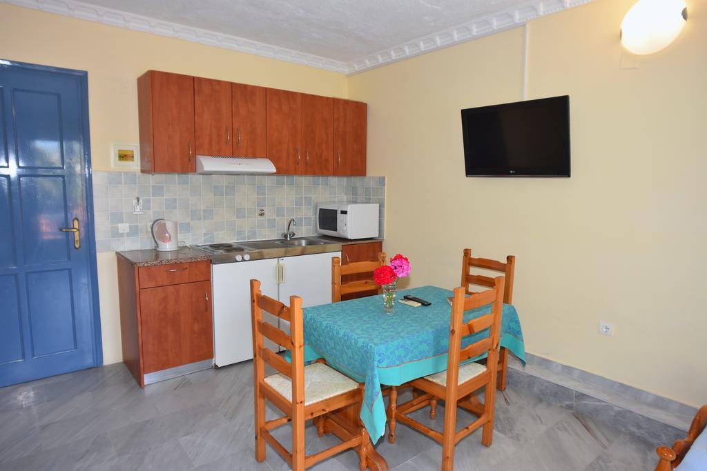 Blue Sky Hotel - Petra - Lesvos - Greece Экстерьер фото